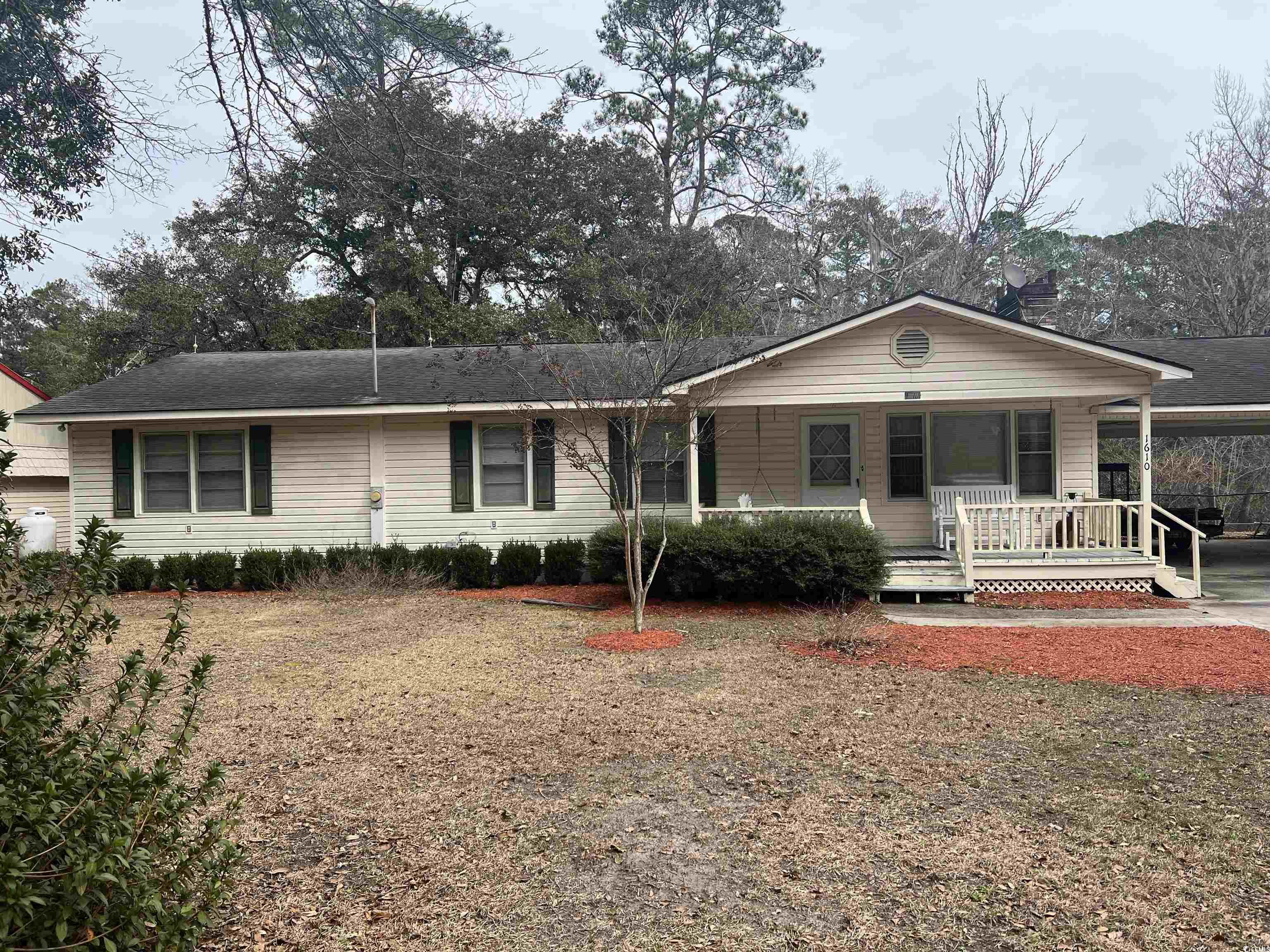 this home is located directly on the waccamaw river with beautiful views. three bedrooms two bath with a large living room kitchen area. lots of room to enjoy the country. 20-25 minutes to conway, loris or myrtle beach.