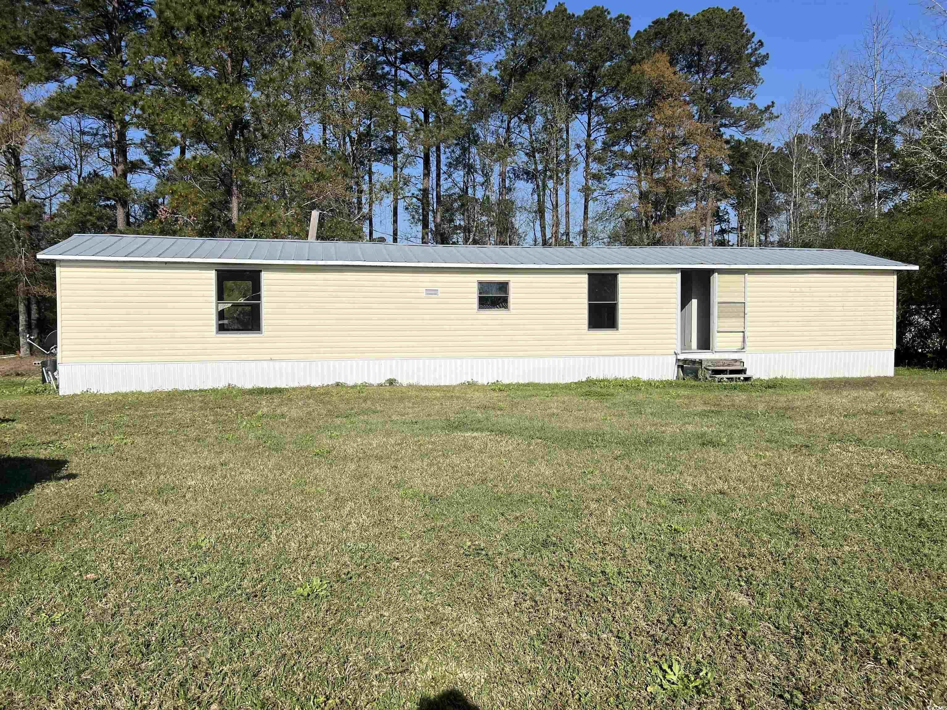 charming 2 bedroom, 2 bathroom mobile home in conway,sc with 0.83 acres available! renovator's dream - needs a new kitchen. don't miss this opportunity to customize your ideal living space