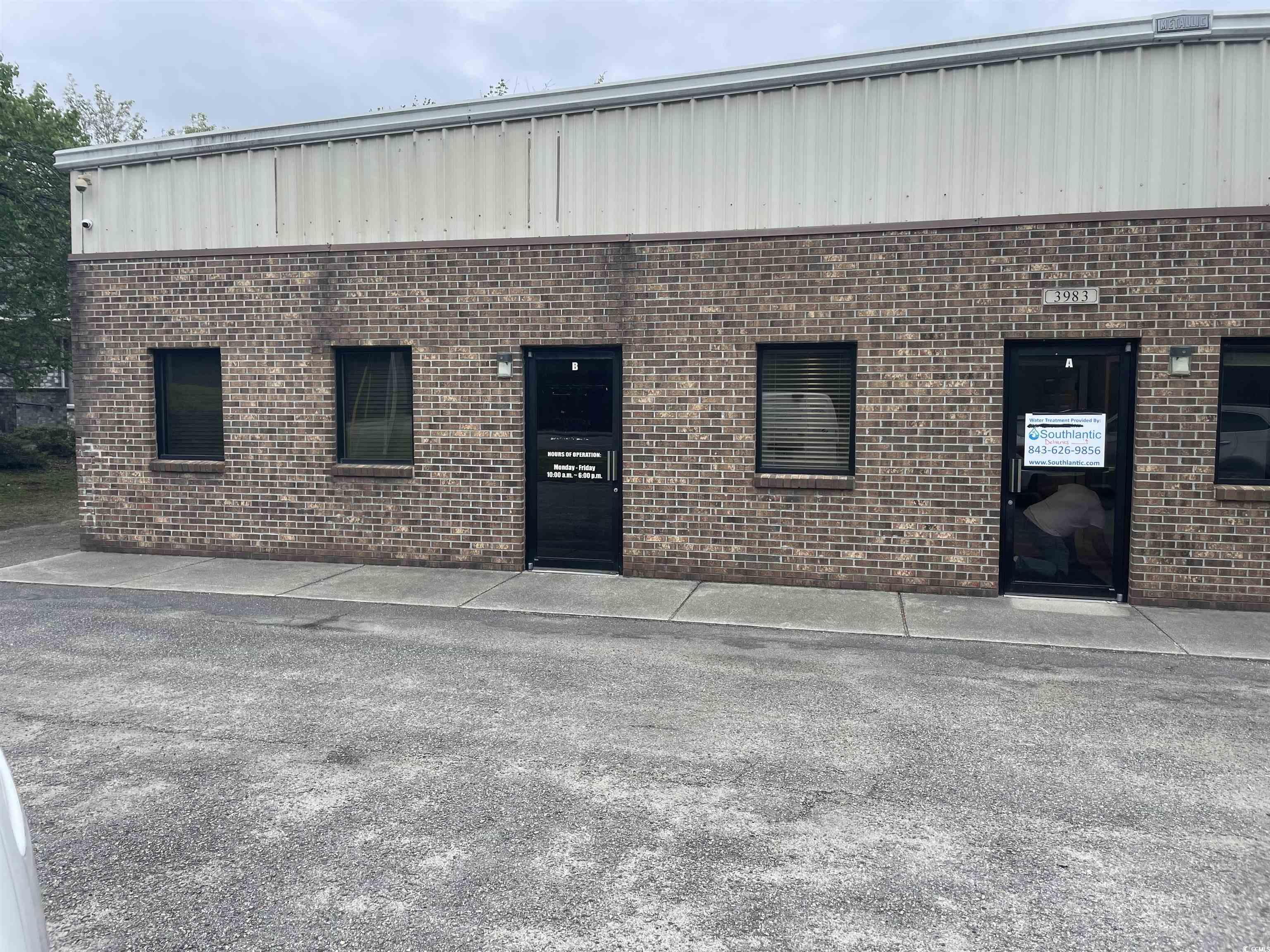 for lease, this six hundred and fifteen square foot office / break room and bathroom is located directly on hwy 544 with a daily traffic count of 32,100 per 2023 sc dot.