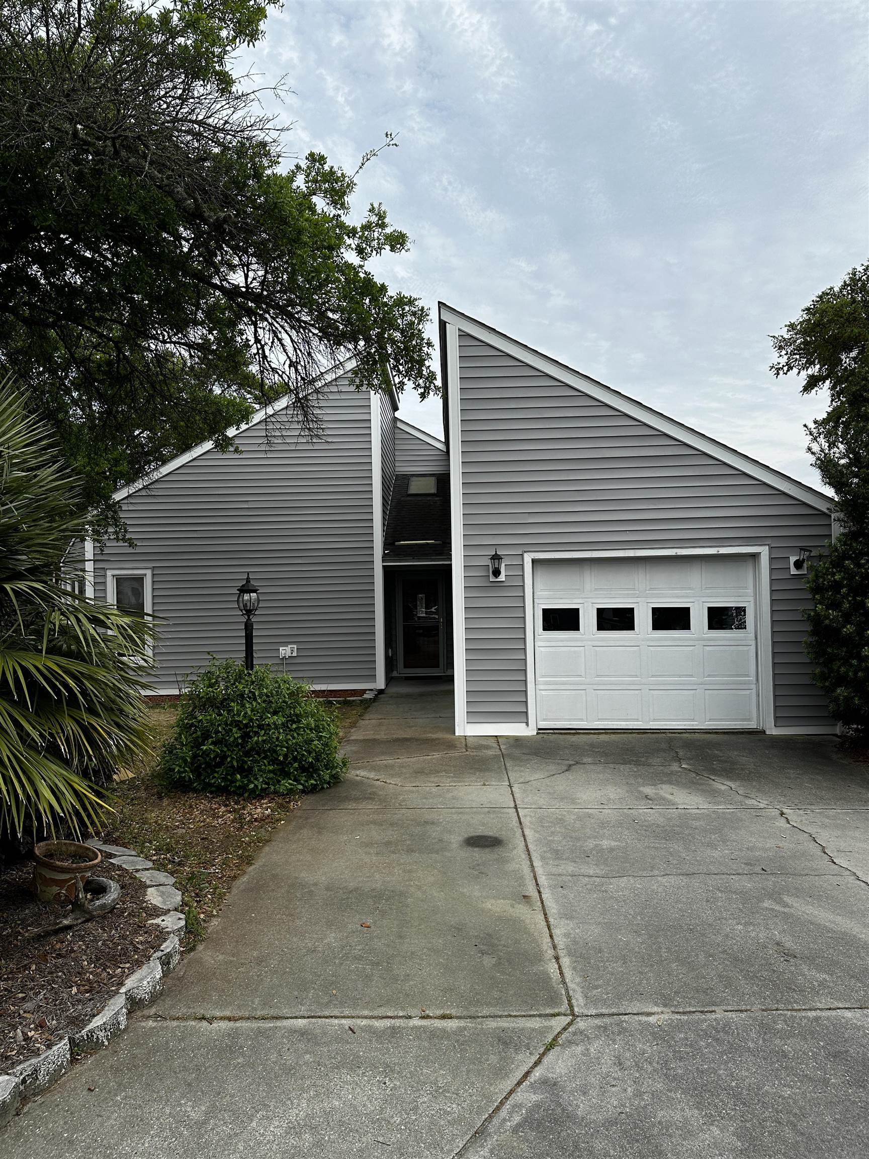 122 Live Oak Dr., North Myrtle Beach, SC 29582