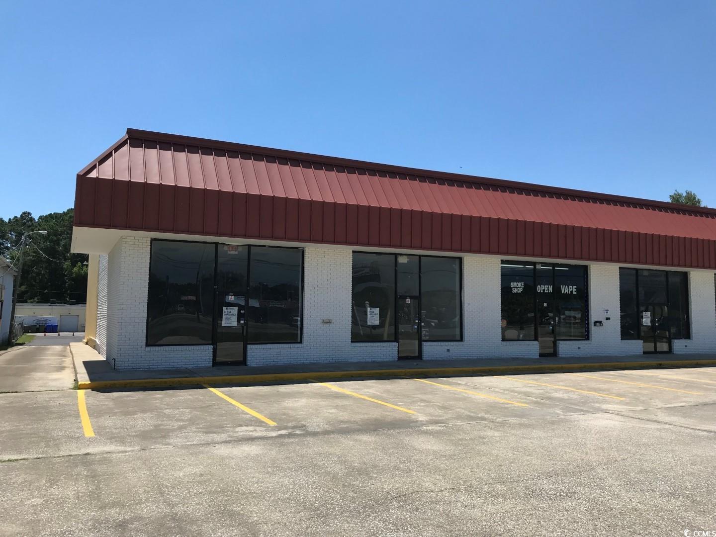 great commercial space with excellent visibility  on hwy 17 with 142 feet of prime highway frontage right across from wild water and wheels.   recent improvements made to the property inside and out.  heavy traffic with 31,000 cars adt (scdot-2022)   lots of possibilities with this property.  lease terms are negotiable!