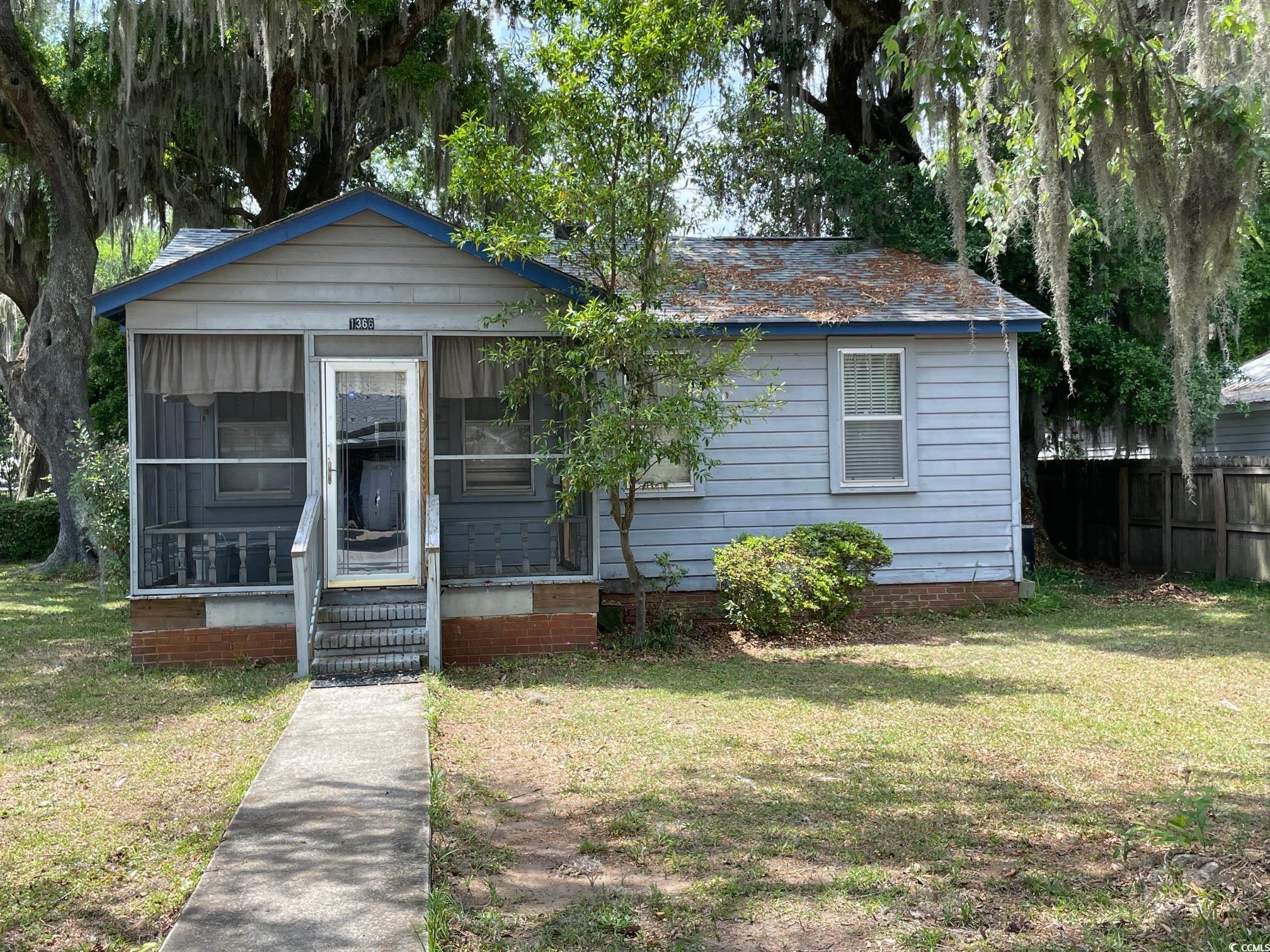 come see our little slice of heaven in georgetown south carolina. this old home just needs the right buyer to come in and make it a happy beach bungalow. no hoa house with bonus room and seperate garage studio, storage building. beautiful live oaks drape this little gem just minutes and steps to water, breaches, downtown georgetown. carpenters dream so much square footage to work with. live in this spacious home while working to make it the way you want it finished.