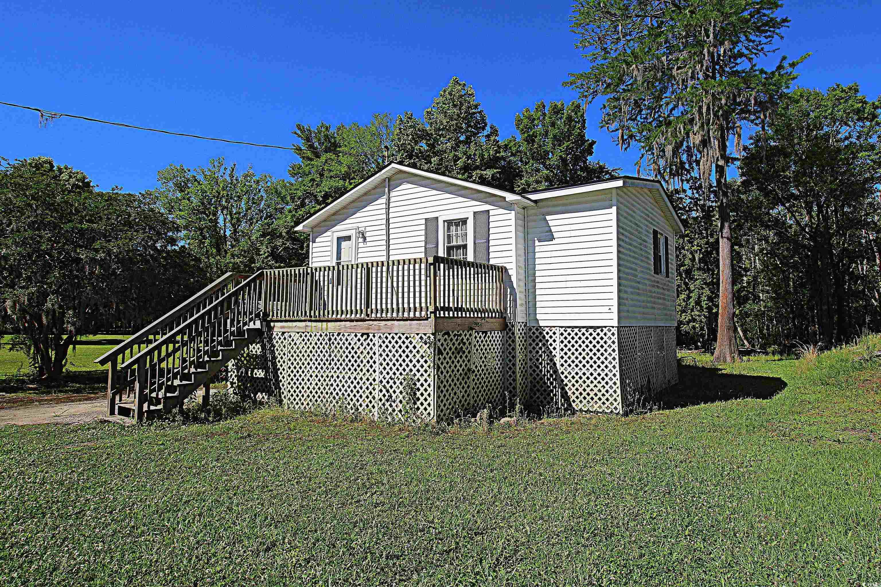 escape for weekends or weeks on end. no hoa featuring river living with room for all your rv's, boats, jet skis and motorcycles.  large deck with waccamaw river views. only 500 feet from the public boat launch. house completely remodeled in 2019. must see!!