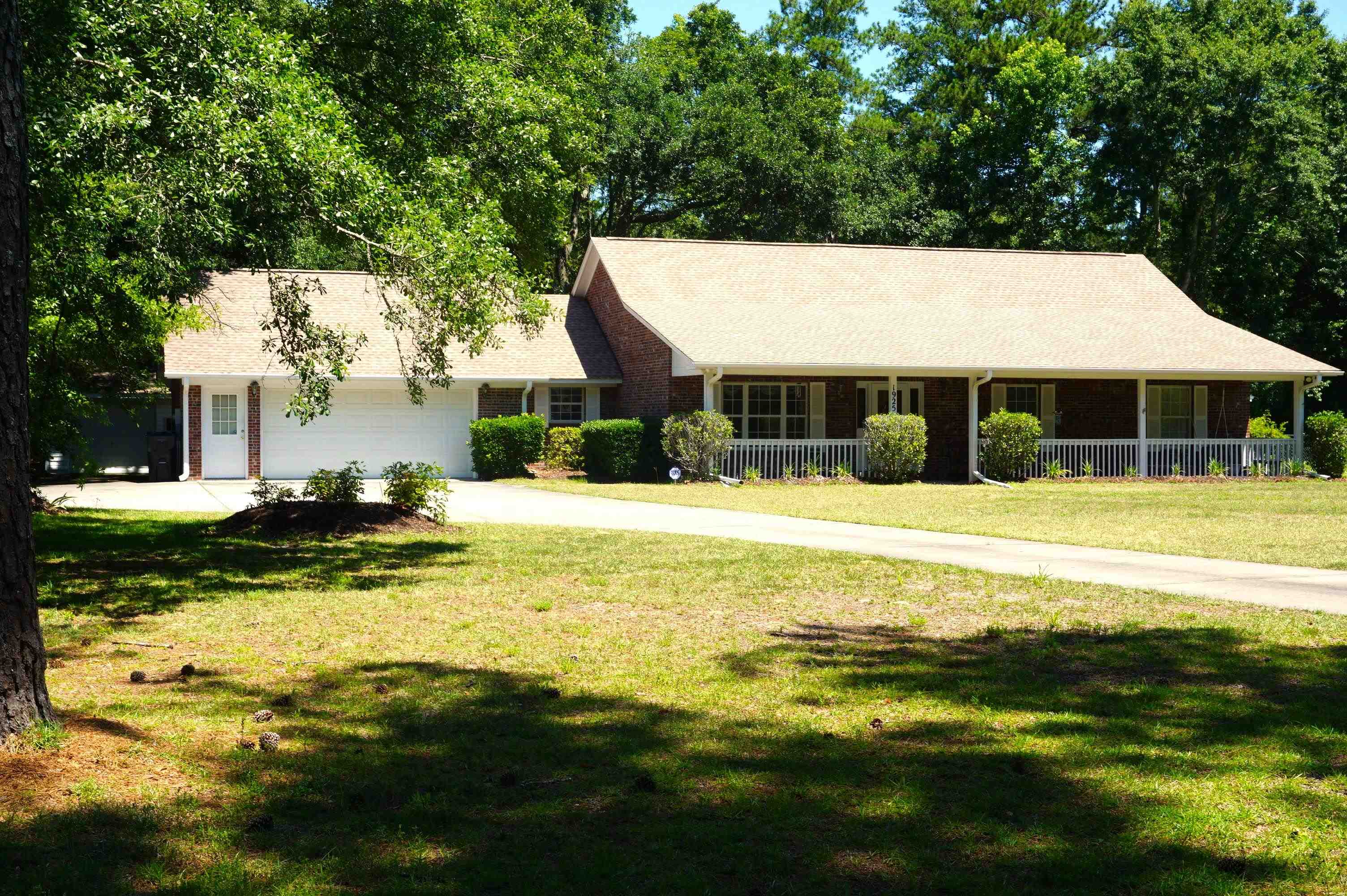 1925 Hickory Ln. Longs, SC 29568