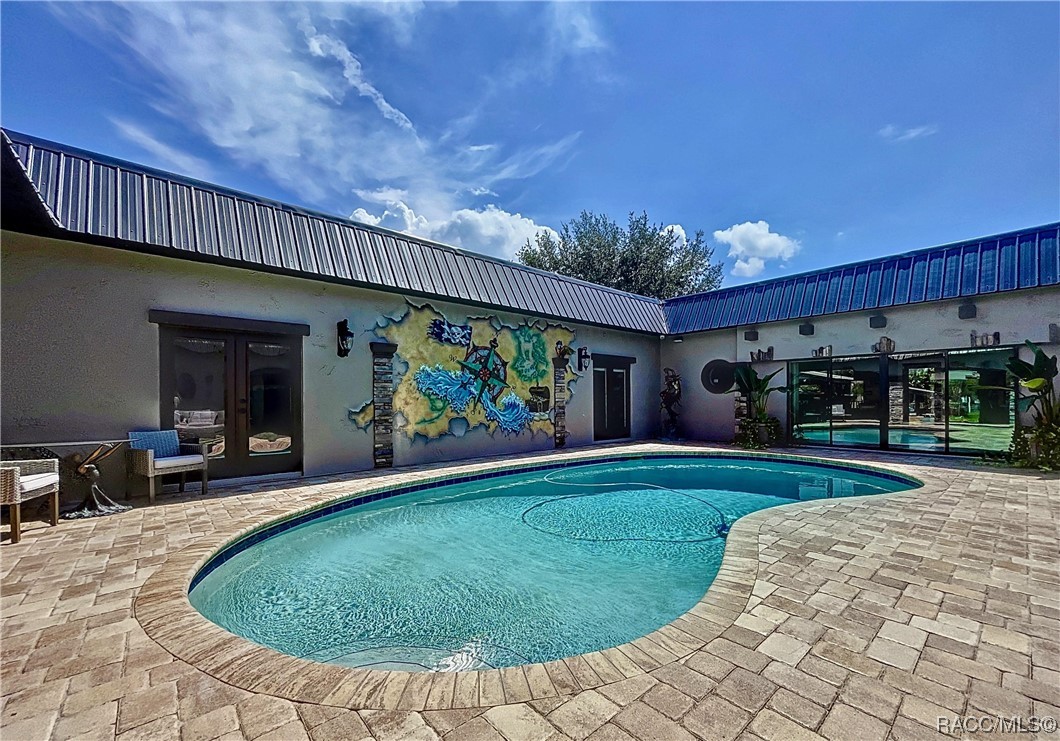 Photo of 452 SE Paradise Point Road, Crystal River, FL 34429
