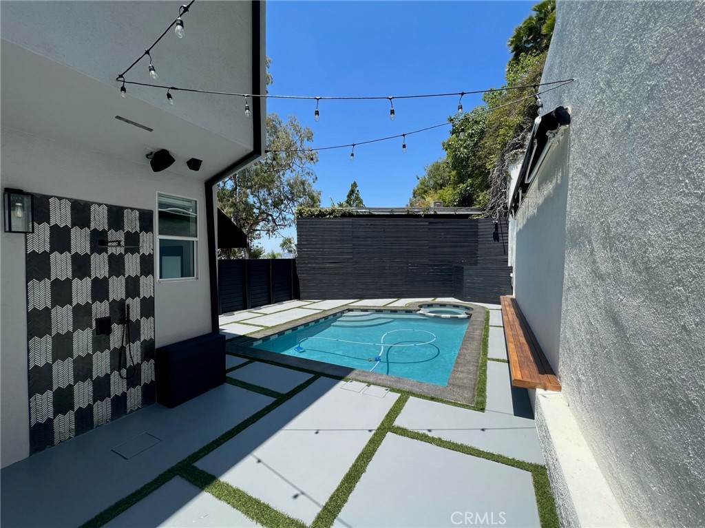 2069 N GRAMERCY PLACE, HOLLYWOOD HILLS, CA 90068  Photo 10