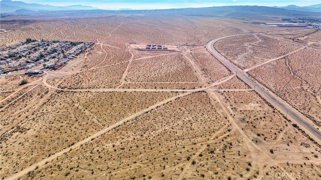 Existing home development on the left; Outlets at Barstow, Loves and TA travel stops as well as numerous restaurants in top right of photo.