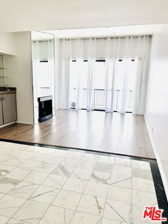 Photo of 906 N Doheny Drive #512, West Hollywood, CA 90069