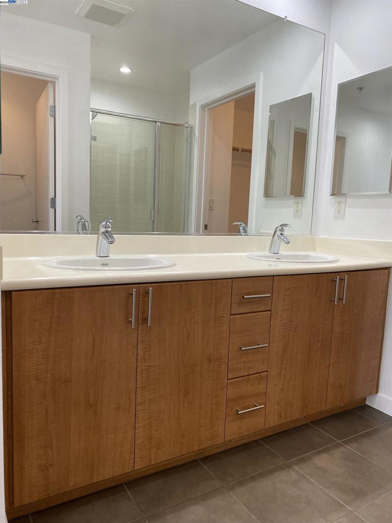 3090 Glascock St 124, Oakland, Alameda, California, 94601, 4 Bedrooms Bedrooms, ,3 BathroomsBathrooms,Residential,For Sale,3090 Glascock St 124,41049869