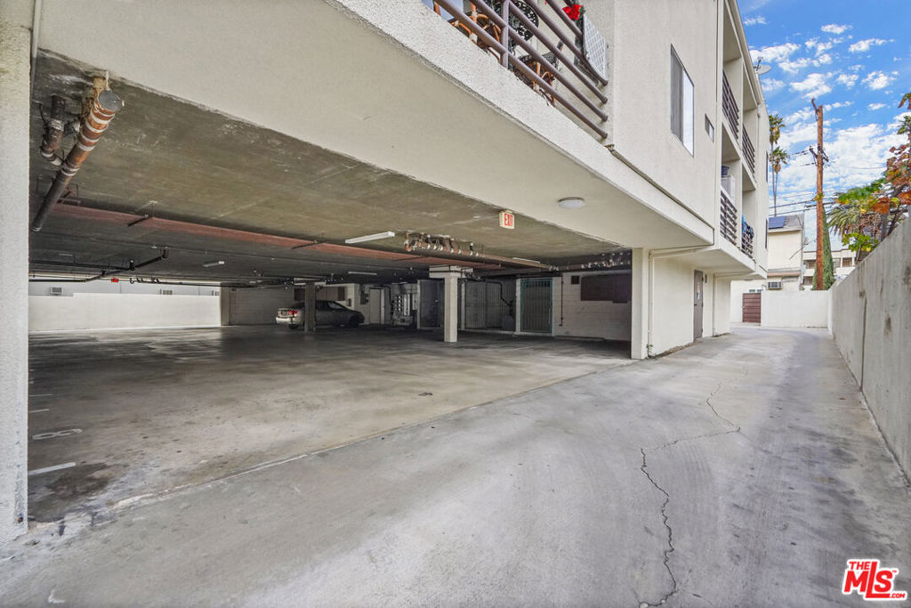 Covered Parking - 719 Orange Grove Ave