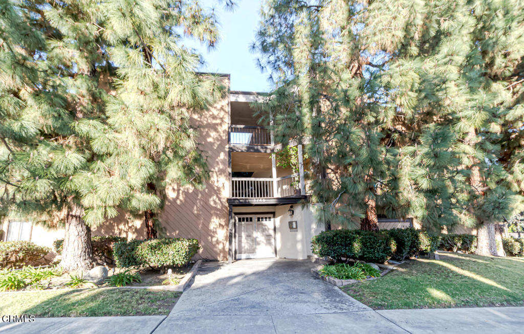 Photo of 1745 Holly Drive #301, Glendale, CA 91206