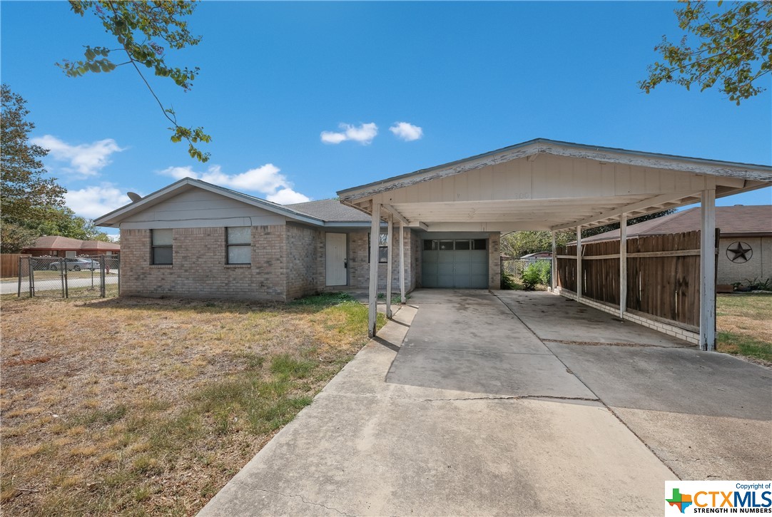 300 Meadow Drive, Marion, Texas image 1