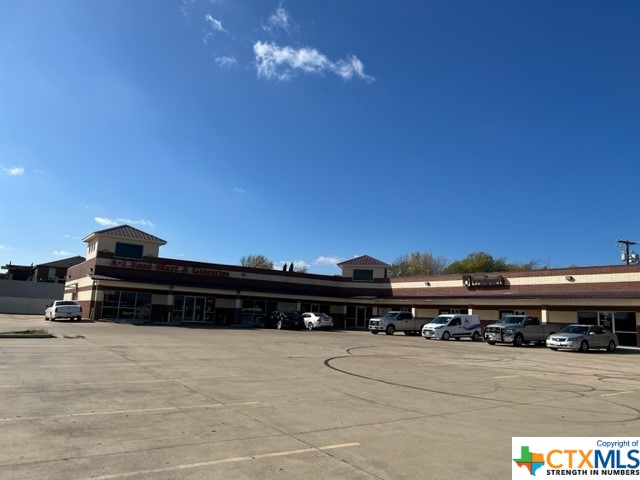 Beautiful shopping plaza on corner lot with great visibility. 1000-2000 square foot units available for lease at this time. Currently has a laundromat in one locale which conveys all equipment. Kitchen equipment in one unit also conveys with sale.  Currently has approximately 6,000 sq. ft. out of 15,000 sq. ft. rented.