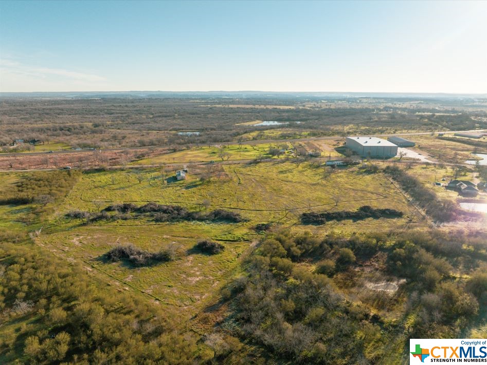 2095 Bridle Path Road, Luling, TX 78648