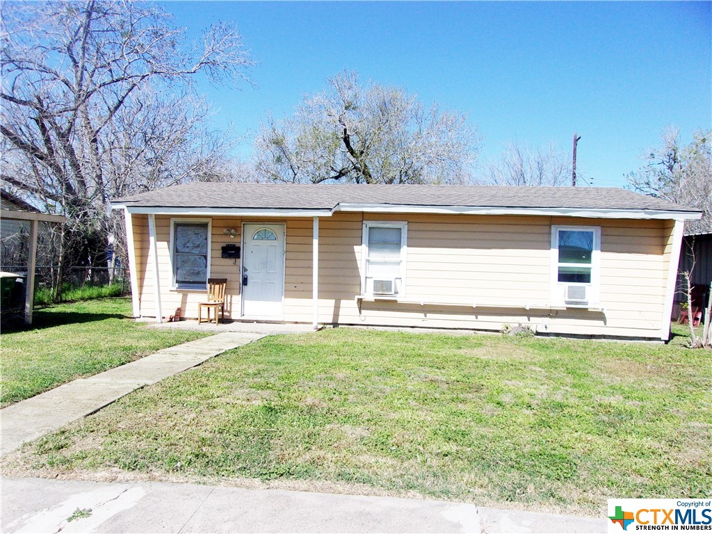 3 bedrom 1 bath home with 2 living areas. Good rental and or starter home. Fenced back yard. Make appointment to view today.