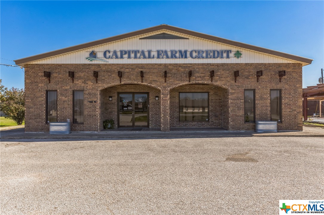 This property is in the perfect location for a small to medium business needing excellent highway/traffic exposure!  It is the current location of Lockhart's Capital Farm Credit;  they are moving at some point to a newly renovating building in progress just to the South.  This area is becoming quite busy with the McCoy's building activity; the nearby urgent care center, and close proximity to the County Judicial Center! 
There are sidewalks now on both sides of the highway.  This location does not share an entrance and the pavement allows for parking in the rear and the front of the building.  Come see!  Seller will need to negotiate a lease back; likely until mid or late summer.