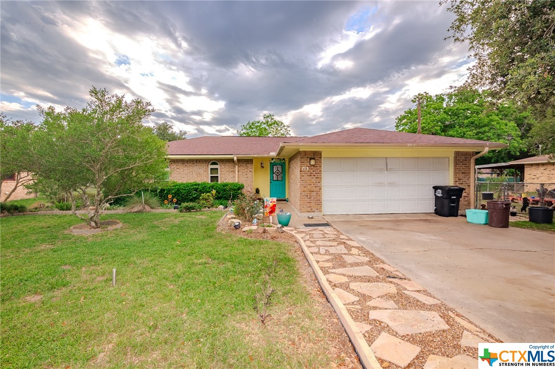 Check out this adorable home in the desirable neighborhood of Quail Creek.  
The following updates have been completed A/C inside and out 2016
Roof replaced in 2017, nice covered patio in the back yard that includes a 20x40 metal building (2019)with electricity(2021) 12x12 build with electricity (2021) 12x16 greenhouse (2023)
Paint interior/exterior (2024)