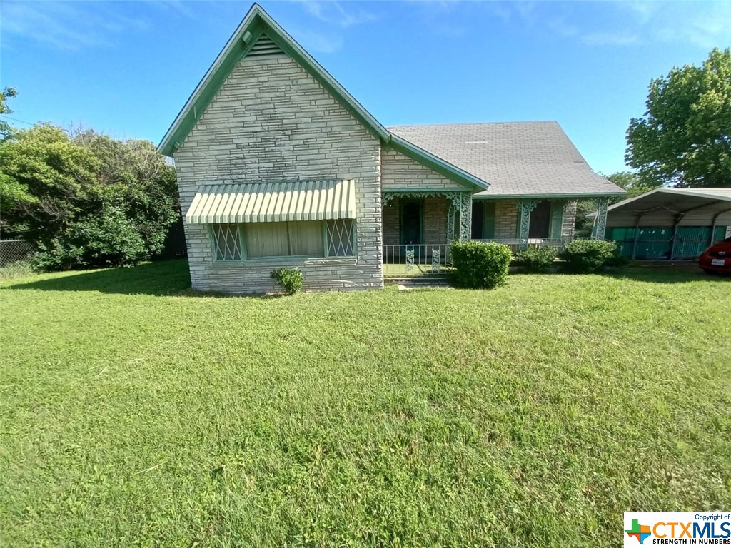 Investor Special! This fixer in Waco is waiting for you to put your personal touch on it. This 3-1 has tons of space to expand and customize it into your dream home. Located on 2.1 acres there is an external barn and a detached garage, offering lots of storage. The large lot brims with potential for outdoor enjoyment and recreation.