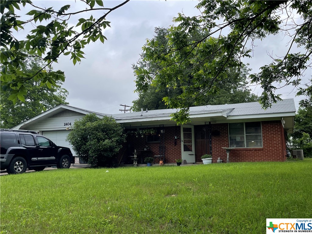 Wonderful Investment property w/ current leased tenant. 3 Bed / 2 Bath layout / Schedule a private showing today to place this home in your real estate portfolio / Property is part of a 8 SFR Investment Package that can be purchased in its entirety