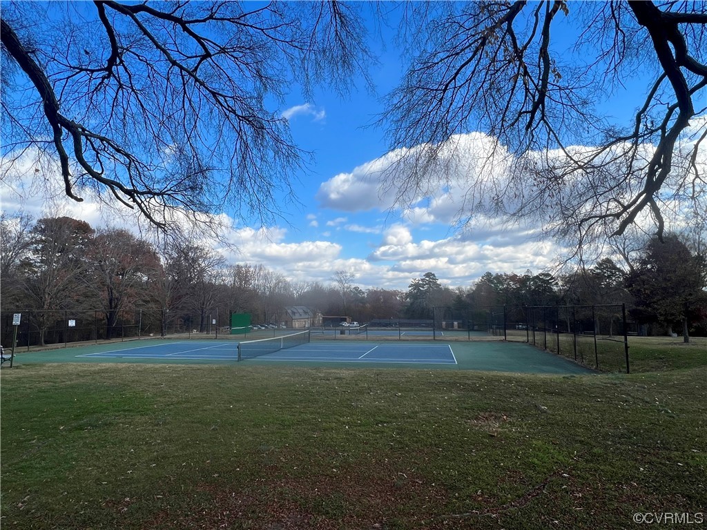 Public tennis courts at Forest Hill Park