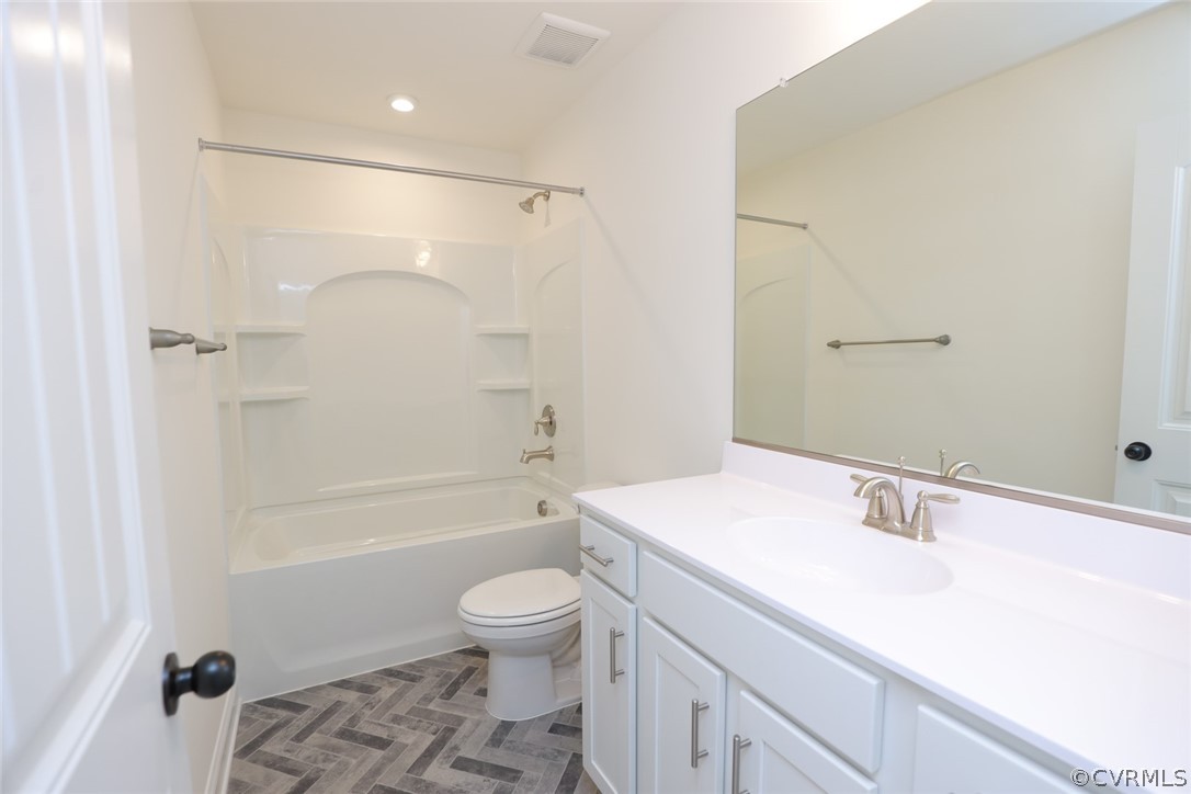Additional full bath with tub/shower combo.