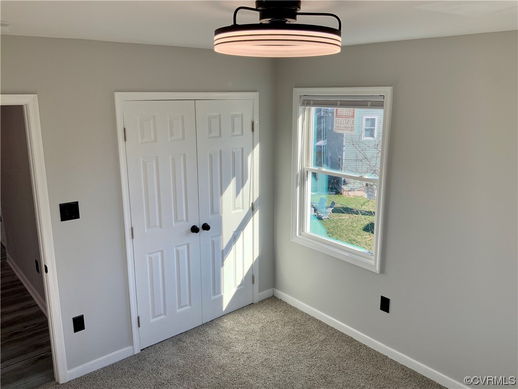 2nd Bedroom - Modern Ceiling Fans w/remote control