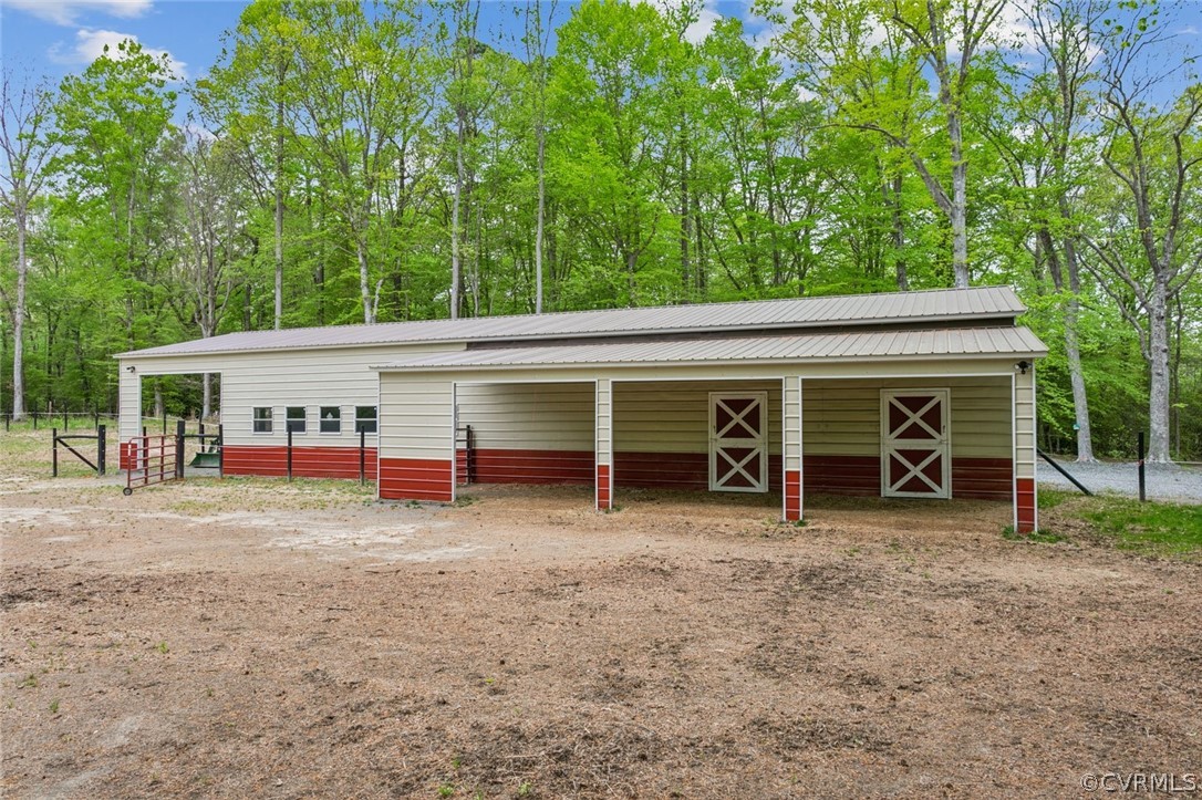 2 Stall Barn with pastures and Workshop