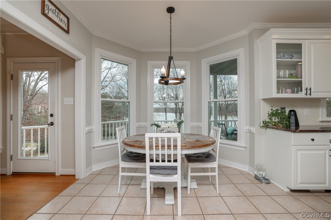 Great eating nook with bay window that overlooks the lake