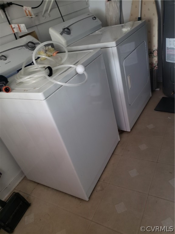 Utility Room with washer and dryer included