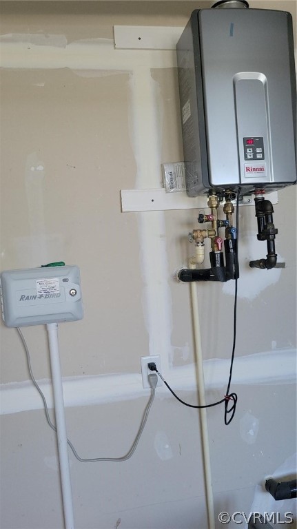 Interior details with water heater