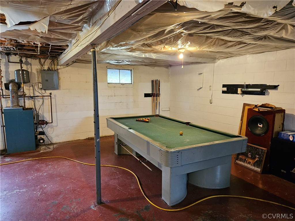 Rec room with pool table