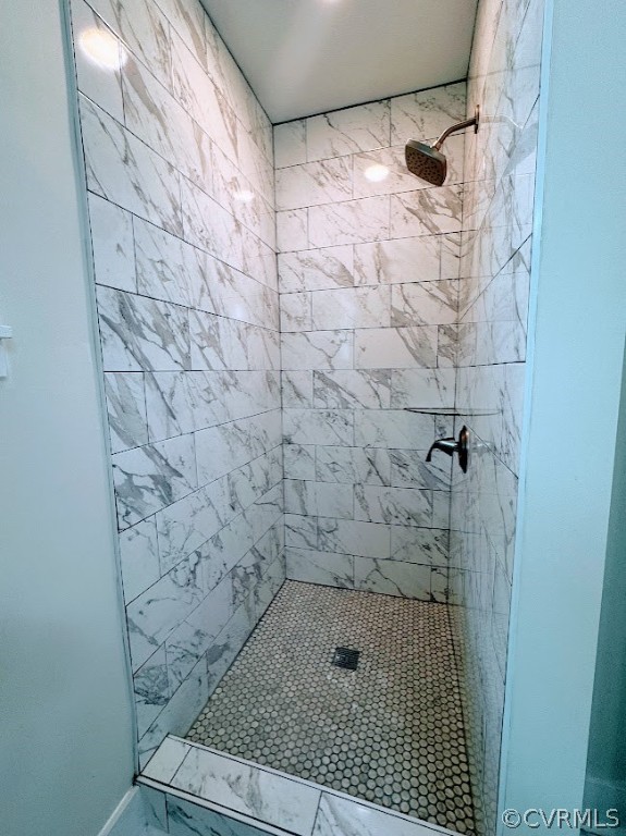 Bathroom featuring a tile shower
