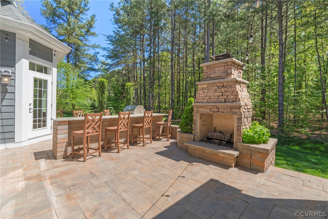 Day or night, this is the place to be! Plenty of seating space in front of the fireplace and at the outdoor kitchen.
