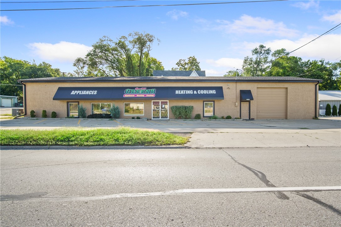 4425 Hubbell Avenue, Des Moines, Iowa 50317, ,Commercial Sale,For Sale,Hubbell,662668