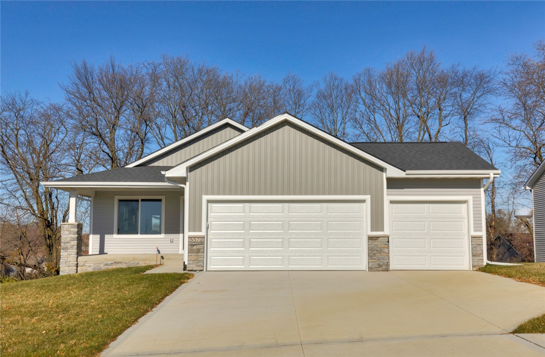 5572 Pine Valley Drive, Pleasant Hill, Iowa 50327, 3 Bedrooms Bedrooms, ,1 BathroomBathrooms,Residential,For Sale,Pine Valley,665985
