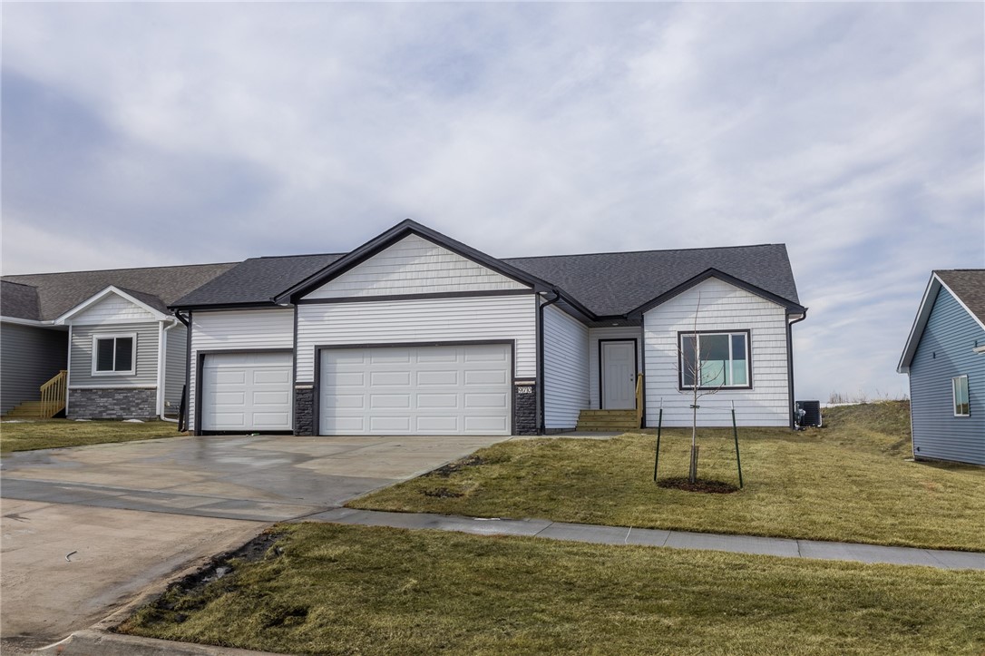 970 11th Street, Waukee, Iowa 50263, 2 Bedrooms Bedrooms, ,2 BathroomsBathrooms,Residential,For Sale,11th,679160