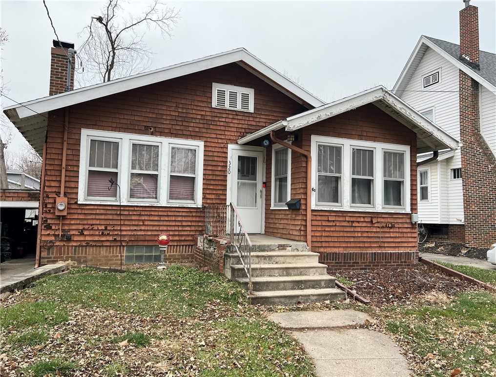 320 9th Street, Newton, Iowa 50208, 2 Bedrooms Bedrooms, ,1 BathroomBathrooms,Residential,For Sale,9th,686222