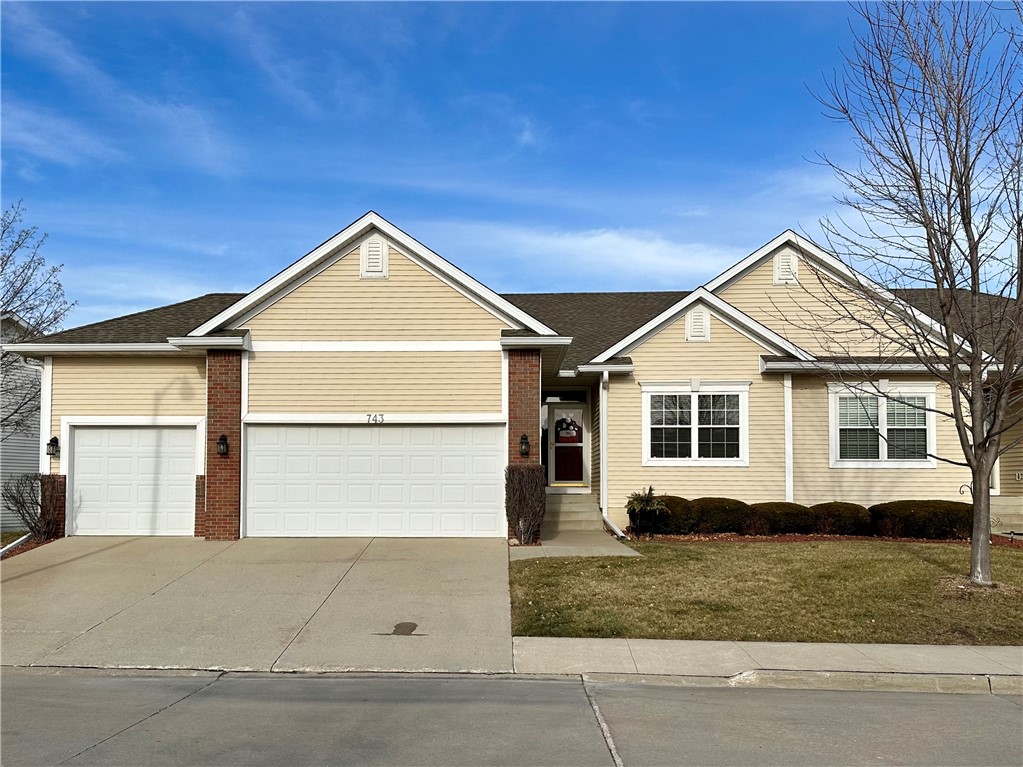 743 Waterview Circle, Waukee, Iowa 50263, 4 Bedrooms Bedrooms, ,2 BathroomsBathrooms,Residential,For Sale,Waterview,687231
