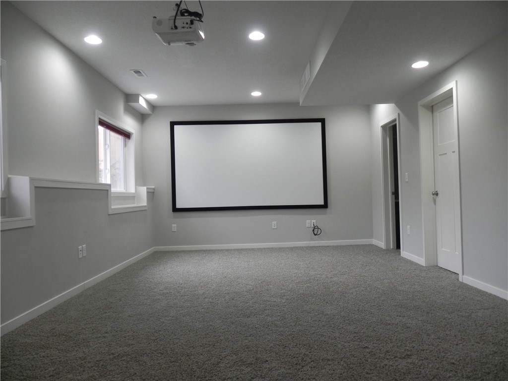 Theater room with 120