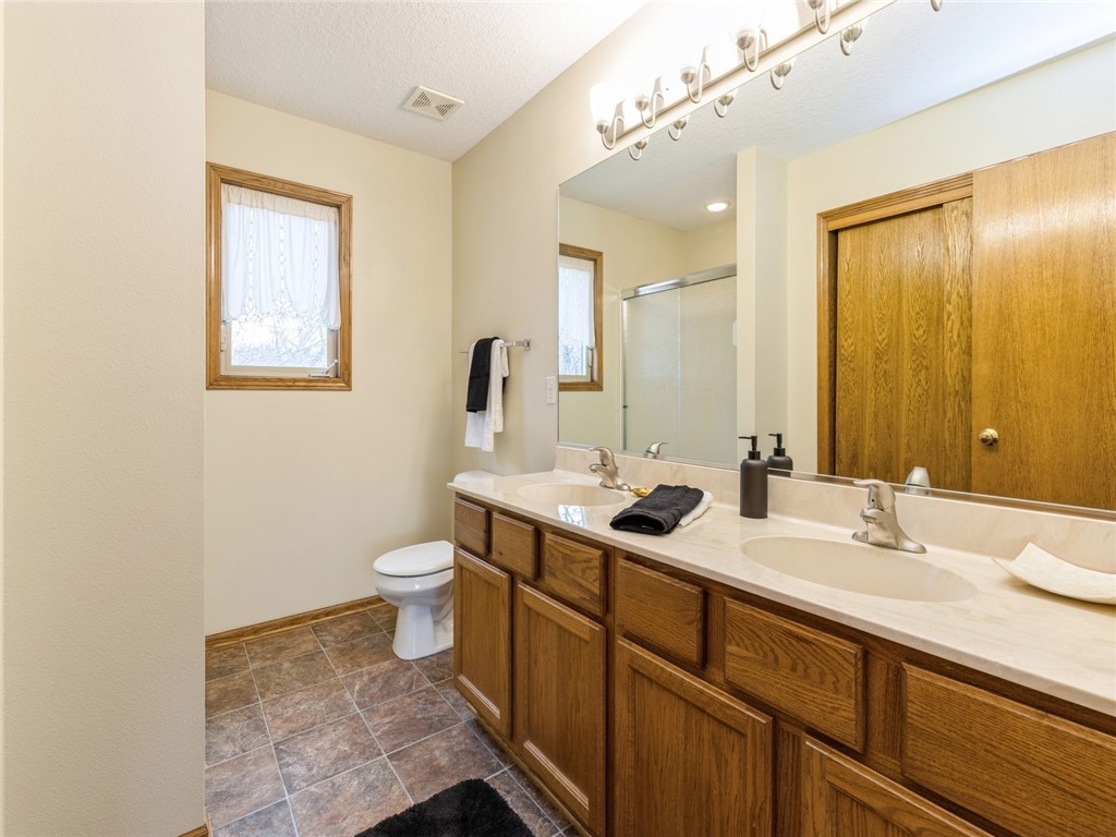 600 K Street, Indianola, Iowa 50125, 5 Bedrooms Bedrooms, ,1 BathroomBathrooms,Residential,For Sale,K,688738