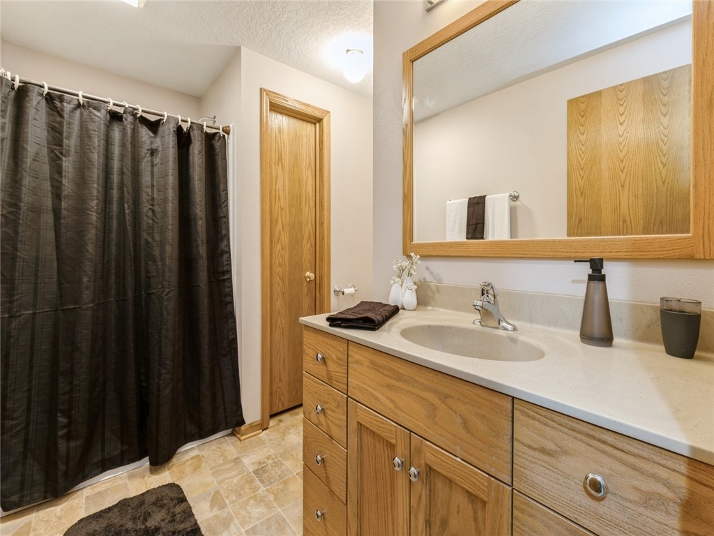 600 K Street, Indianola, Iowa 50125, 5 Bedrooms Bedrooms, ,1 BathroomBathrooms,Residential,For Sale,K,688738