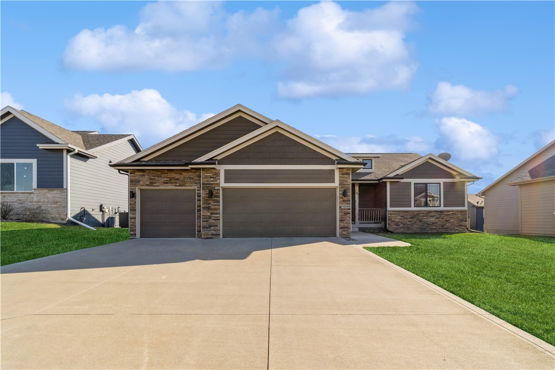 908 8th Court, Grimes, Iowa 50111, 4 Bedrooms Bedrooms, ,1 BathroomBathrooms,Residential,For Sale,8th,689706