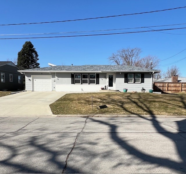 903 15th Street, Newton, Iowa 50208, 3 Bedrooms Bedrooms, ,2 BathroomsBathrooms,Residential,For Sale,15th,689933