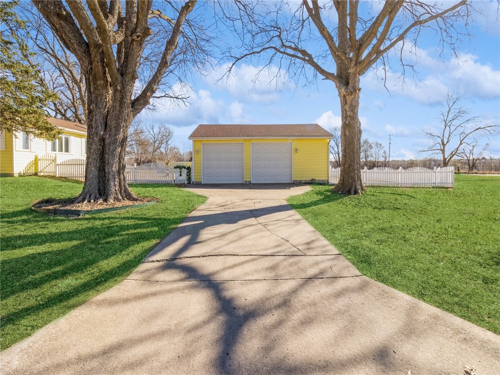 707 15th Avenue, Altoona, Iowa 50009, 3 Bedrooms Bedrooms, ,1 BathroomBathrooms,Residential,For Sale,15th,690215