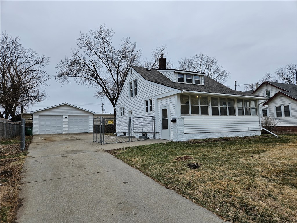 3826 69th Street, Urbandale, Iowa 50322, 2 Bedrooms Bedrooms, ,1 BathroomBathrooms,Residential,For Sale,69th,690381