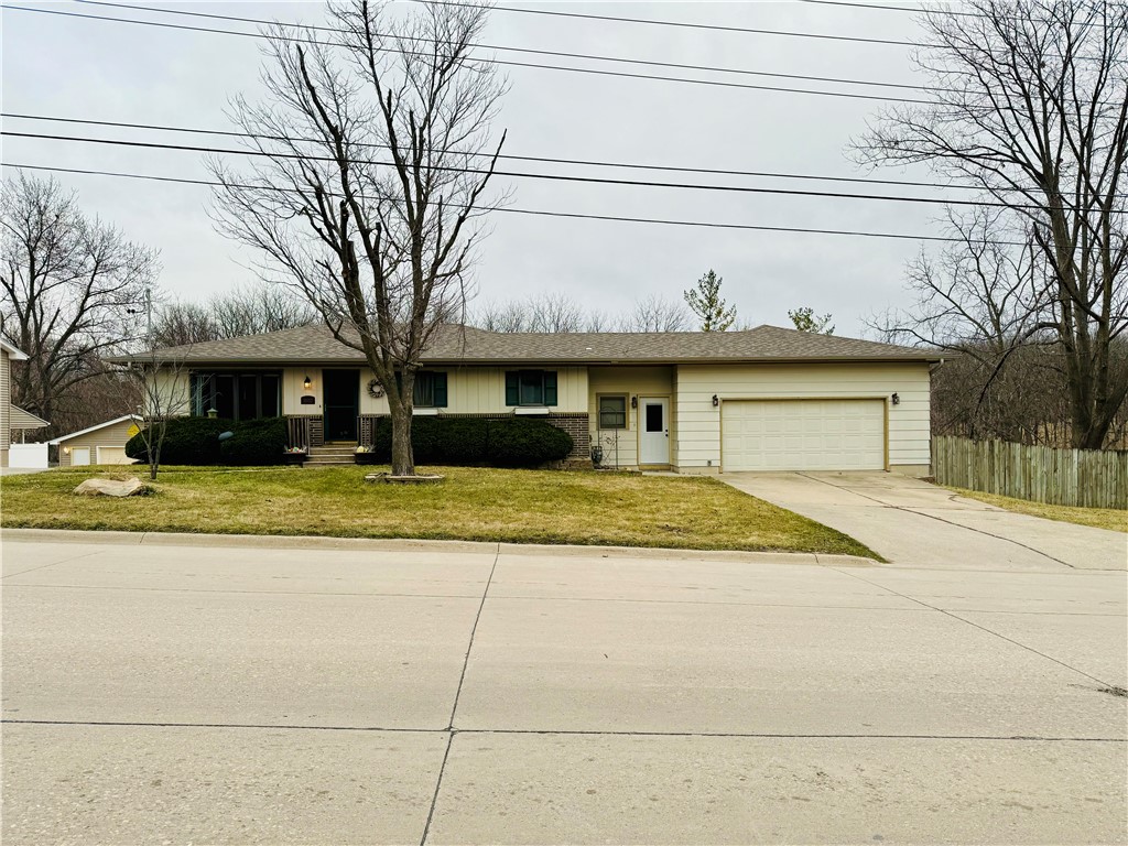 1002 5th Street, Newton, Iowa 50208, 3 Bedrooms Bedrooms, ,2 BathroomsBathrooms,Residential,For Sale,5th,690747
