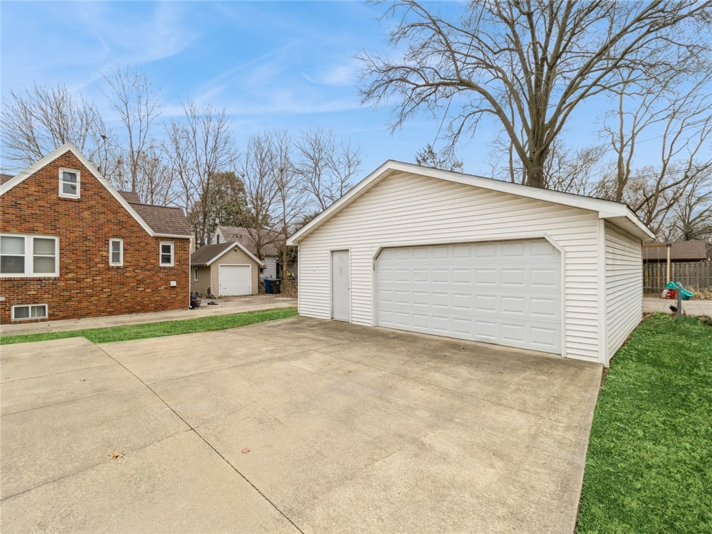 4142 Urbandale Avenue, Des Moines, Iowa 50310, 2 Bedrooms Bedrooms, ,Residential,For Sale,Urbandale,690761
