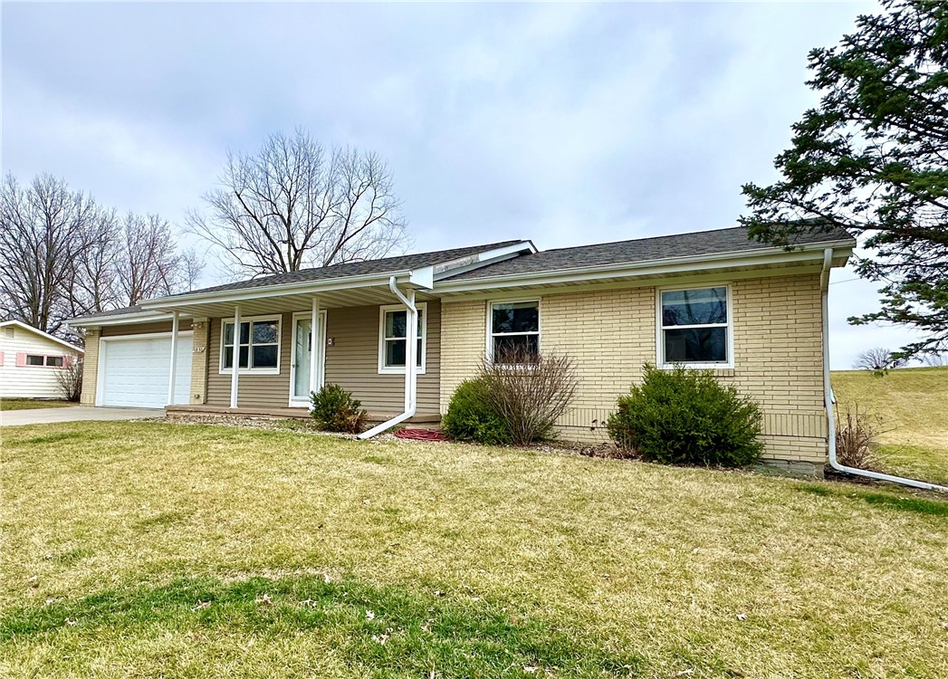 1830 Country Club Drive, Grinnell, Iowa 50112, 4 Bedrooms Bedrooms, ,2 BathroomsBathrooms,Residential,For Sale,Country Club,690822