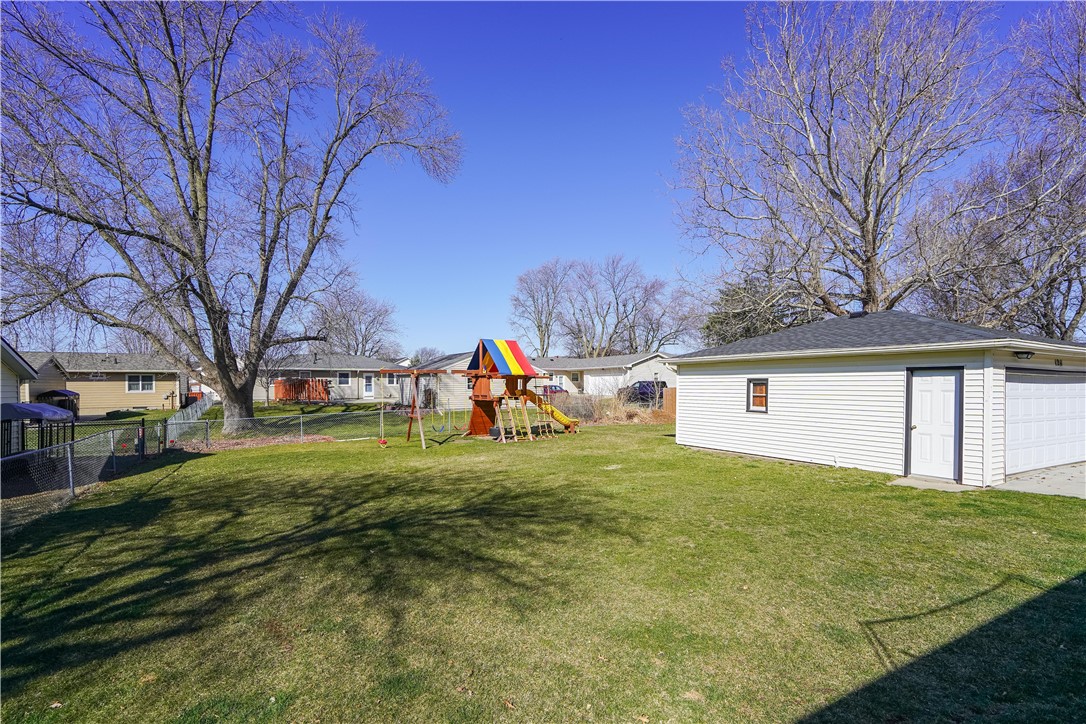 1211 13th Street, Newton, Iowa 50208, 3 Bedrooms Bedrooms, ,Residential,For Sale,13th,690929