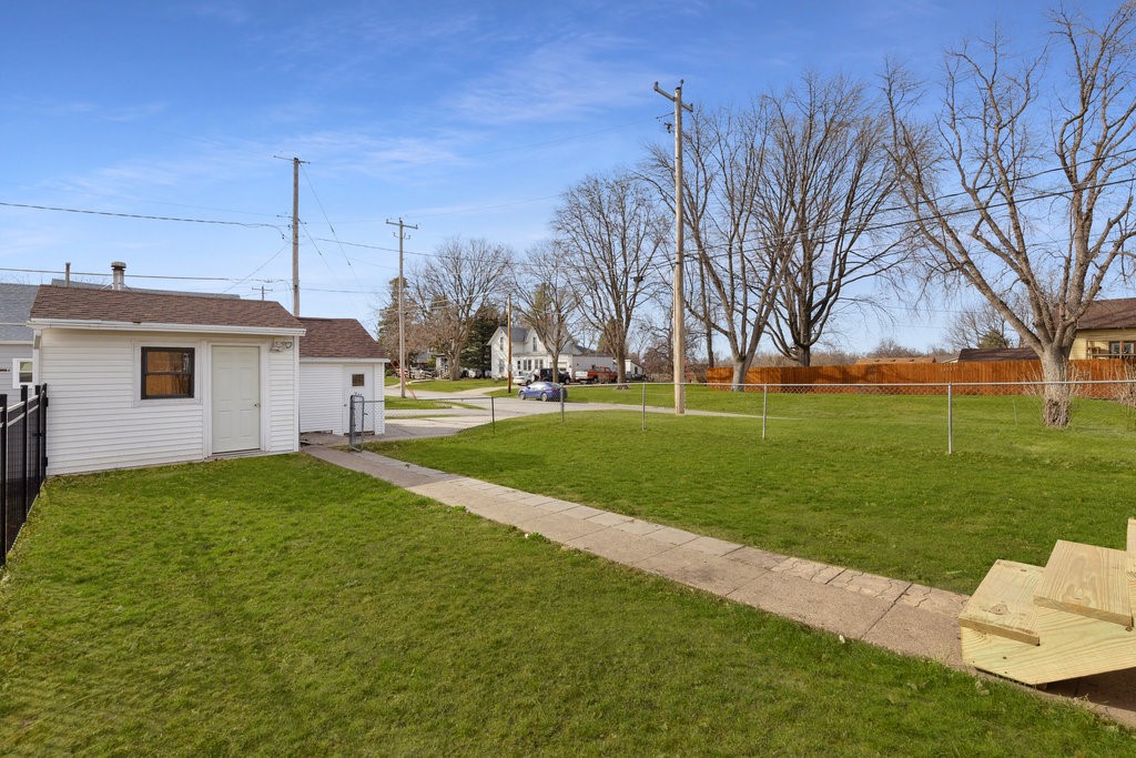 2123 1st Avenue, Perry, Iowa 50220, 2 Bedrooms Bedrooms, ,1 BathroomBathrooms,Residential,For Sale,1st,691001
